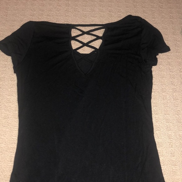 Black garage back cut out shirt - Picture 2 of 2